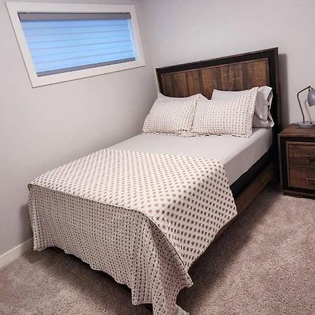אדמונטון Deluxe 2 Bedroom Suite With*Netflix/Cable/Prime מראה חיצוני תמונה