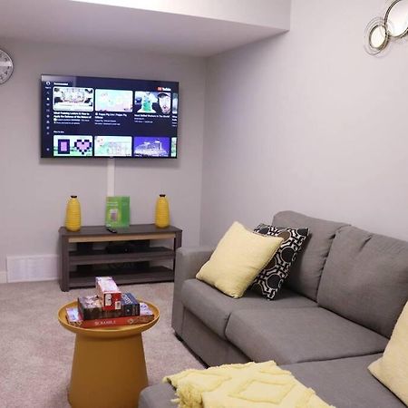 אדמונטון Deluxe 2 Bedroom Suite With*Netflix/Cable/Prime מראה חיצוני תמונה