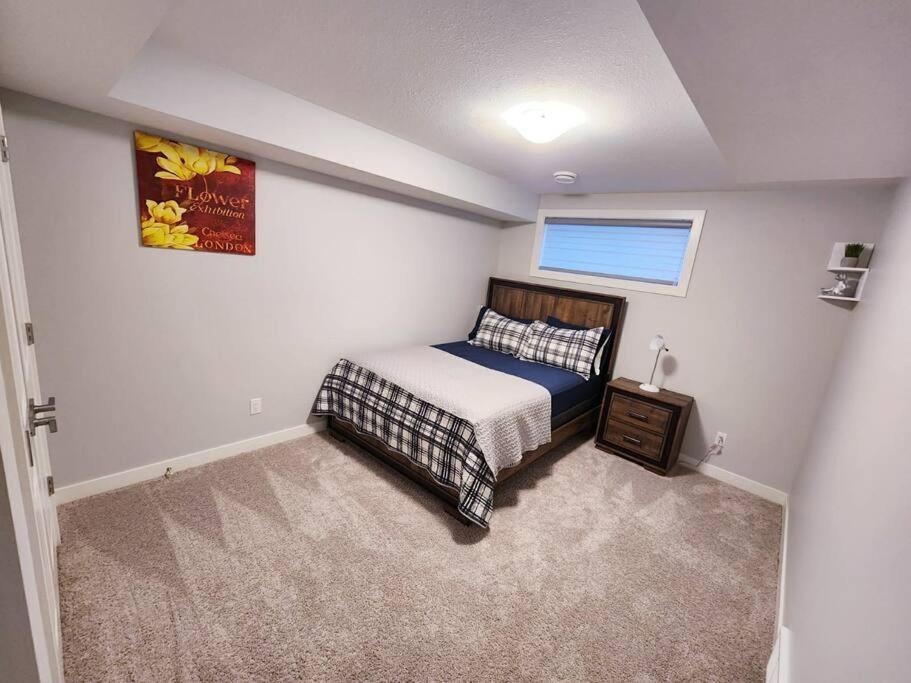 אדמונטון Deluxe 2 Bedroom Suite With*Netflix/Cable/Prime מראה חיצוני תמונה